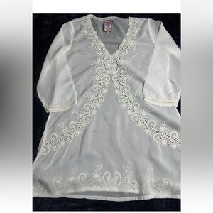 Johnny Was white Blouse rayon blouse size Small With Embroidered
